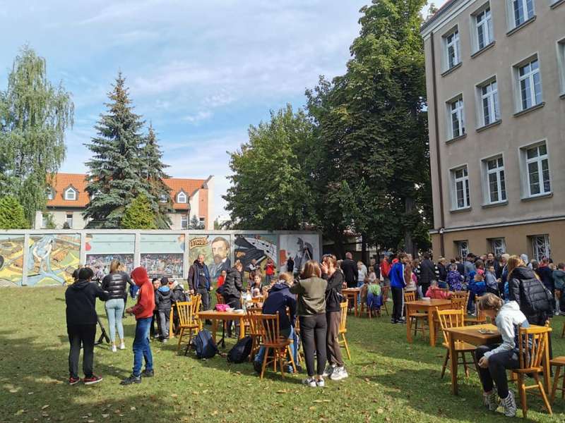 Przez jedno działanie osiągać wiele celów