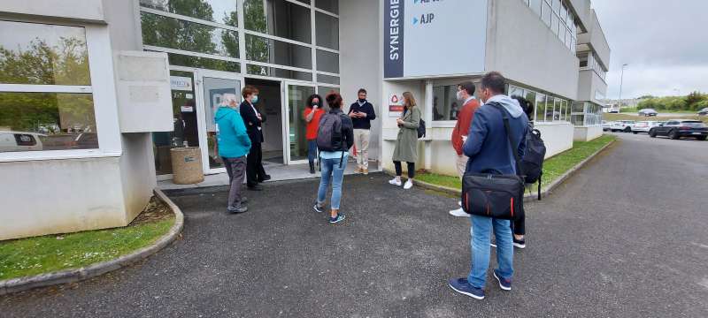 HANDIRECT - Rzeczy niemożliwe robimy od ręki, na cuda trzeba chwilę poczekać