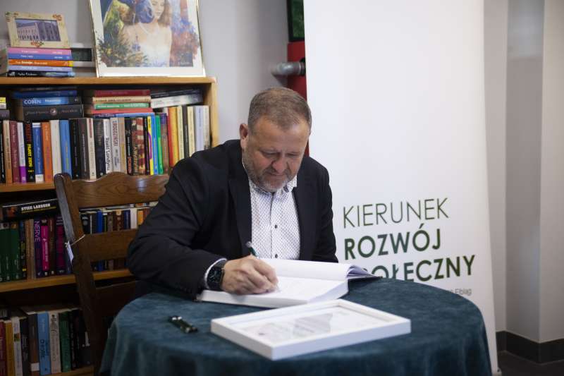 Pomagać małymi krokami
